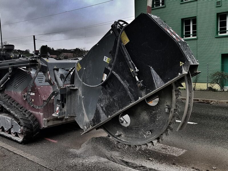 CM tranšeju iekārta darbībā